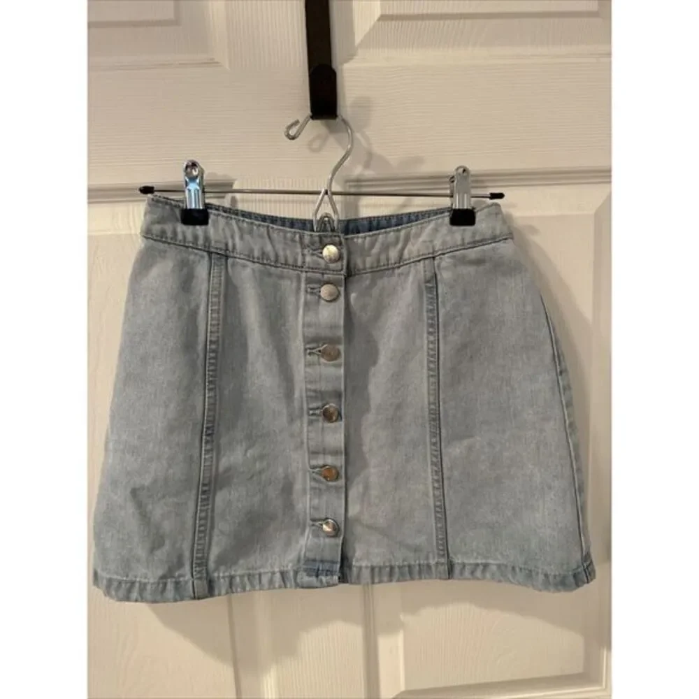 H&M Mini Skirt Blue Light Denim Button Up‎ Size 8 A-line 90's Preppy